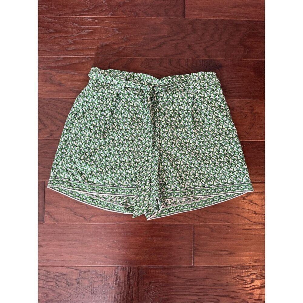 Max Studio Spring Fresh Green Floral Shorts - Picture 1 of 5